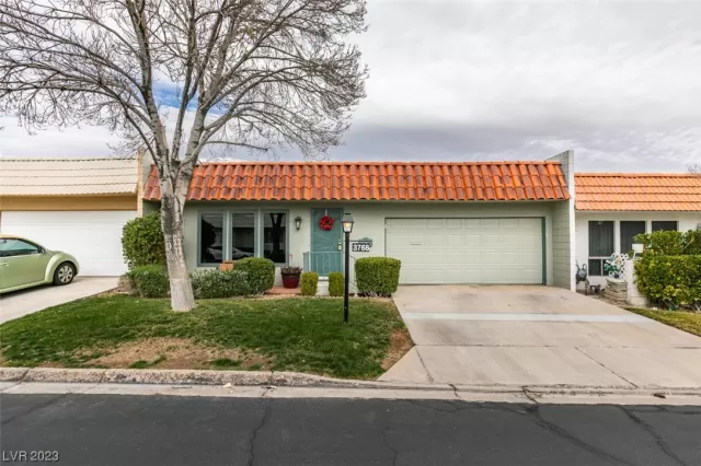 MLS: 2478908 Condo For Sale