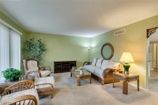 Photo #6: 2478908 Listing