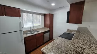 Photo #5: 2478923 Listing 