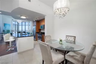 Photo #5: 2478927 Listing 