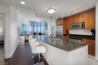 Photo #6: 2478927 Listing 