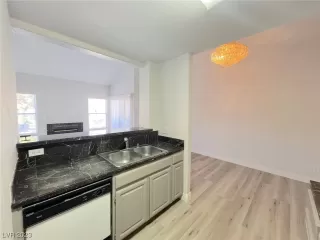 Photo #4: 2478961 Listing 