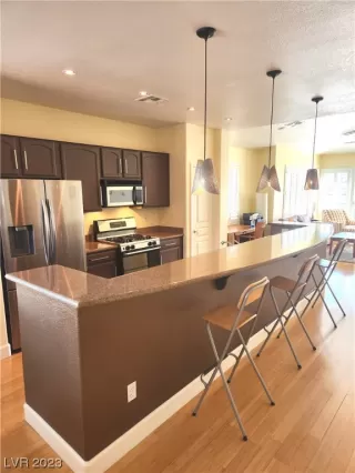 Photo #2: 2478971 Listing 