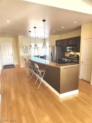 Photo #6: 2478971 Listing 