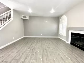 Photo #4: 2479026 Listing 