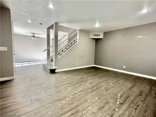 Photo #5: 2479026 Listing 