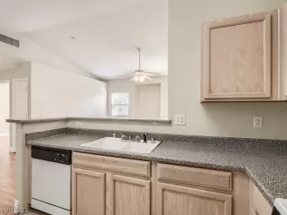 Photo #5: 2479098 Listing 