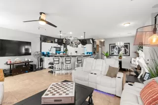 Photo #4: 2479108 Listing 