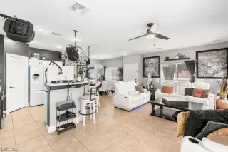 Photo #5: 2479108 Listing 