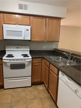Photo #6: 2479204 Listing