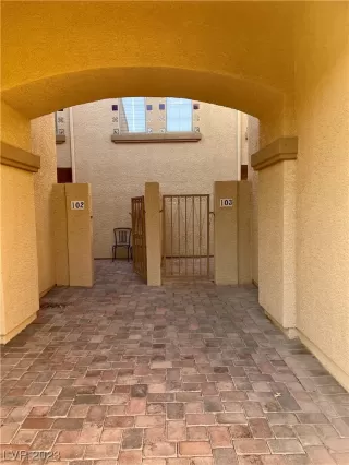 Photo #1: 2479206 Listing 