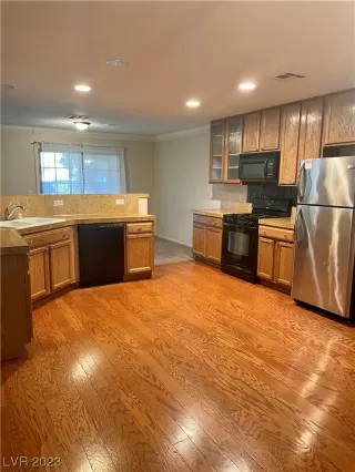 Photo #5: 2479206 Listing 