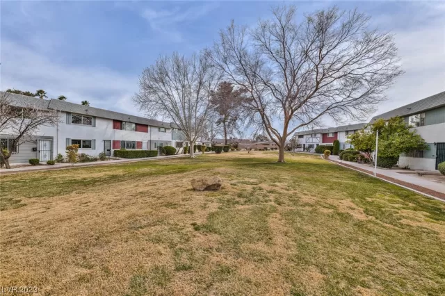 MLS: 2479224 Condo For Sale