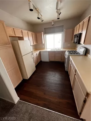 Photo #5: 2479357 Listing 