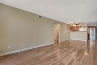 Photo #5: 2479383 Listing