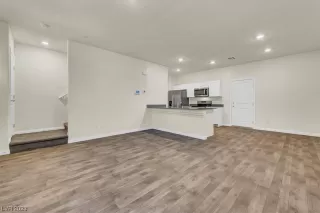 Photo #2: 2479391 Listing 