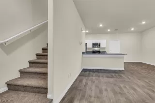 Photo #5: 2479391 Listing 