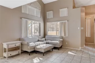 Photo #4: 2479427 Listing