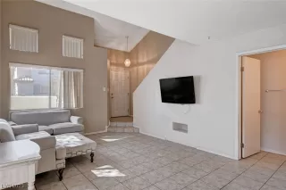 Photo #5: 2479427 Listing