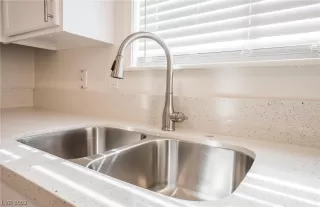 Photo #3: 2479456 Listing