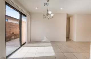 Photo #4: 2479456 Listing