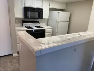 Photo #4: 2479486 Listing