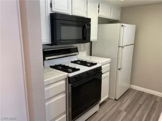 Photo #5: 2479486 Listing