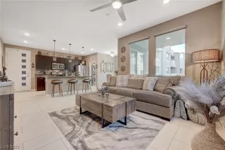 Photo #4: 2479511 Listing