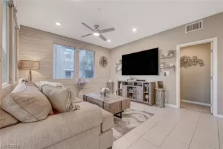 Photo #6: 2479511 Listing