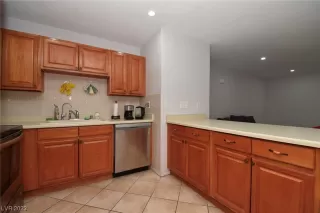 Photo #5: 2479522 Listing 