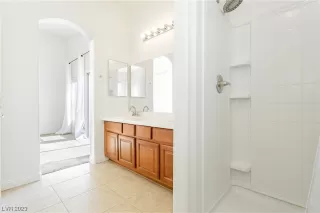 Photo #6: 2479540 Listing