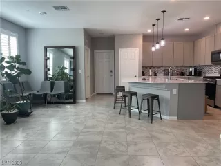 Photo #5: 2479603 Listing