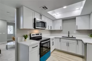 Photo #2: 2479646 Listing