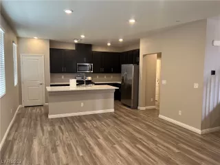 Photo #4: 2479674 Listing 
