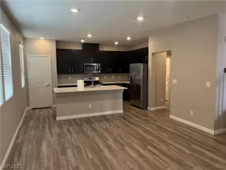 Photo #5: 2479674 Listing 