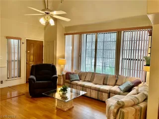 Photo #3: 2479685 Listing 