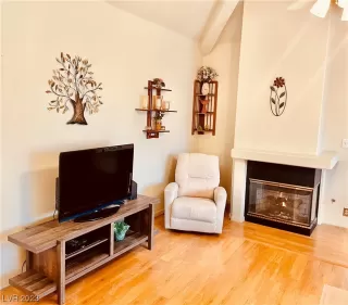 Photo #4: 2479685 Listing 