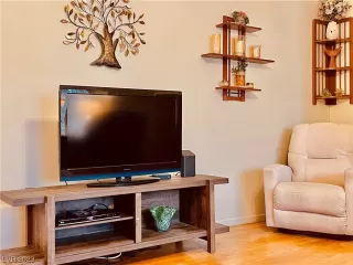 Photo #5: 2479685 Listing 
