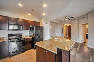 Photo #5: 2479718 Listing 