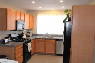 Photo #5: 2479732 Listing