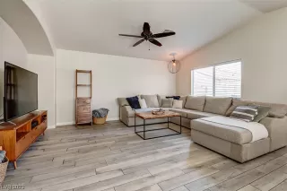 Photo #5: 2479810 Listing