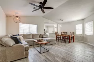 Photo #6: 2479810 Listing