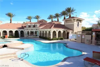 Photo #2: 2479823 Listing