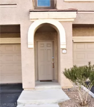 Photo #5: 2479823 Listing