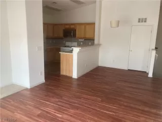 Photo #4: 2479828 Listing