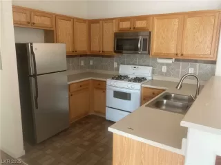 Photo #5: 2479828 Listing