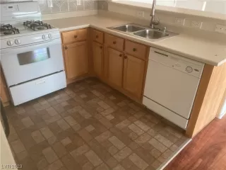 Photo #6: 2479828 Listing