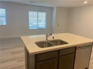 Photo #3: 2479835 Listing