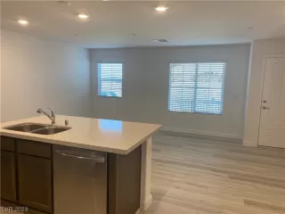 Photo #4: 2479835 Listing