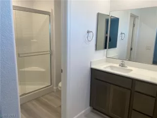 Photo #6: 2479835 Listing